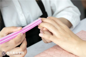 在合肥学美甲、如何选择靠谱美甲学校？