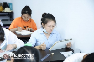 从“手残党”到职业化妆师，我在悦风的蜕变