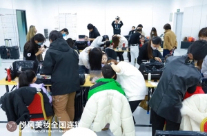 学化妆选哪家？学化妆自己化能省多少钱？