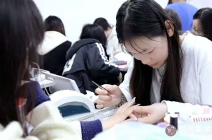 如何选择一家靠谱的化妆学校？看这几点就够了！