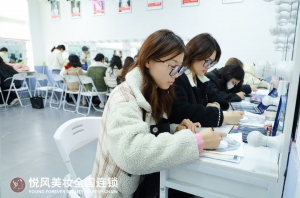 想学化妆怎么选机构？零基础择校实用心得