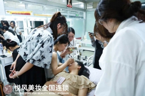 手残党也能学化妆？普通人零基础美妆入门攻略